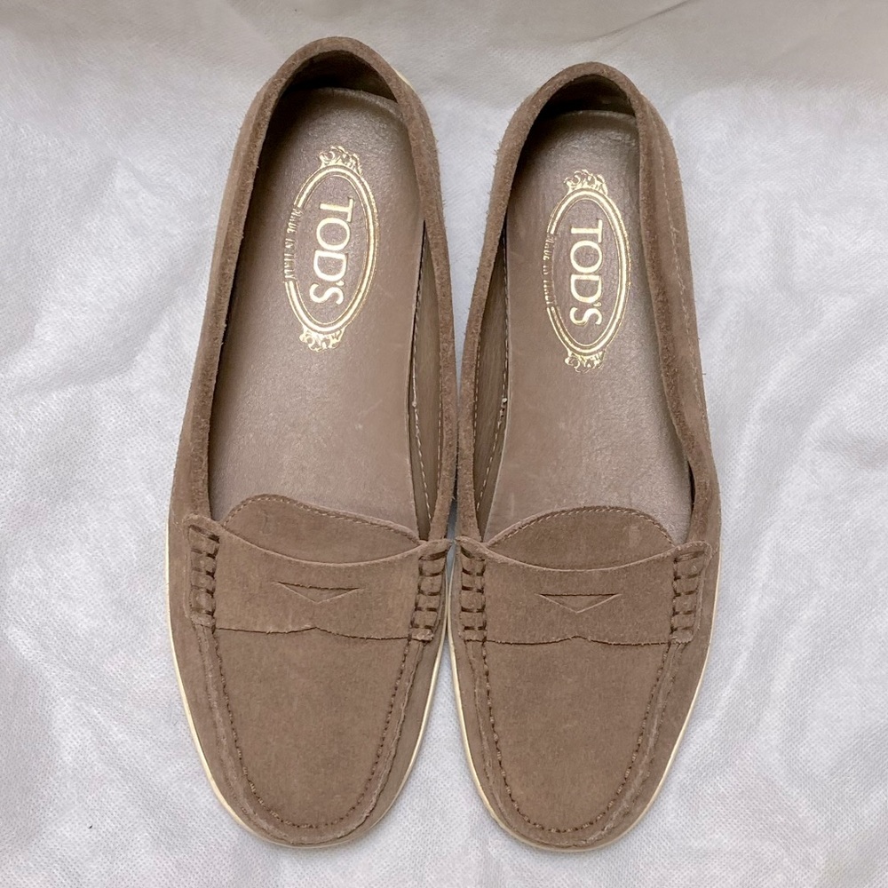 Tod’s suede flats/loafers, 39